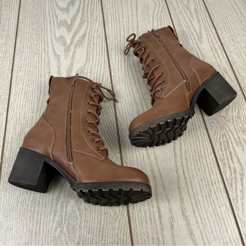 Sun + Stone Sloanie Lace-Up Lug Sole Hiker Booties 8.5M Tan Faux Leather $80 - Picture 4 of 6